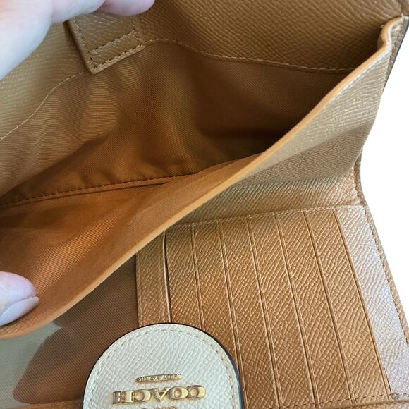 COACH The Phone Wallet Bi Fold Crossgrain Leather Chalk White/Camel Women’s NWOT - Picture 13 of 15